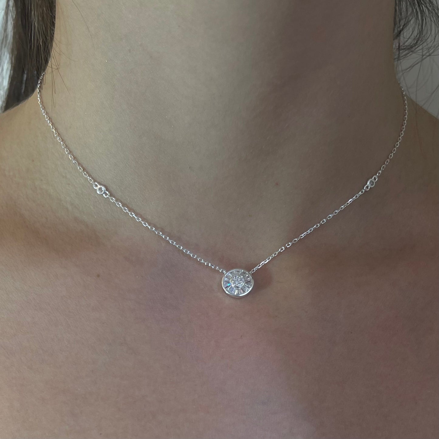 Colar círculo com zircônia