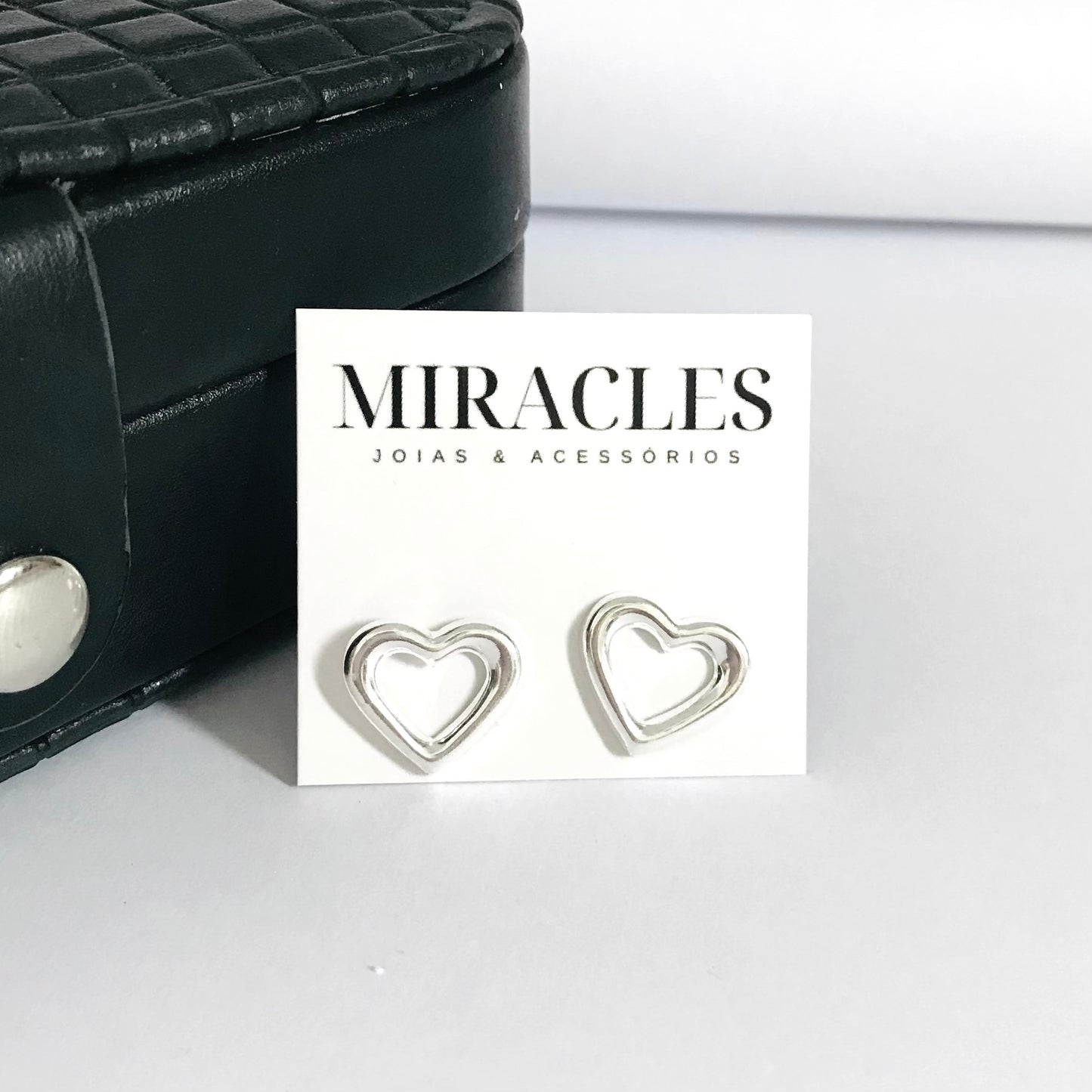 Brinco coração vazado