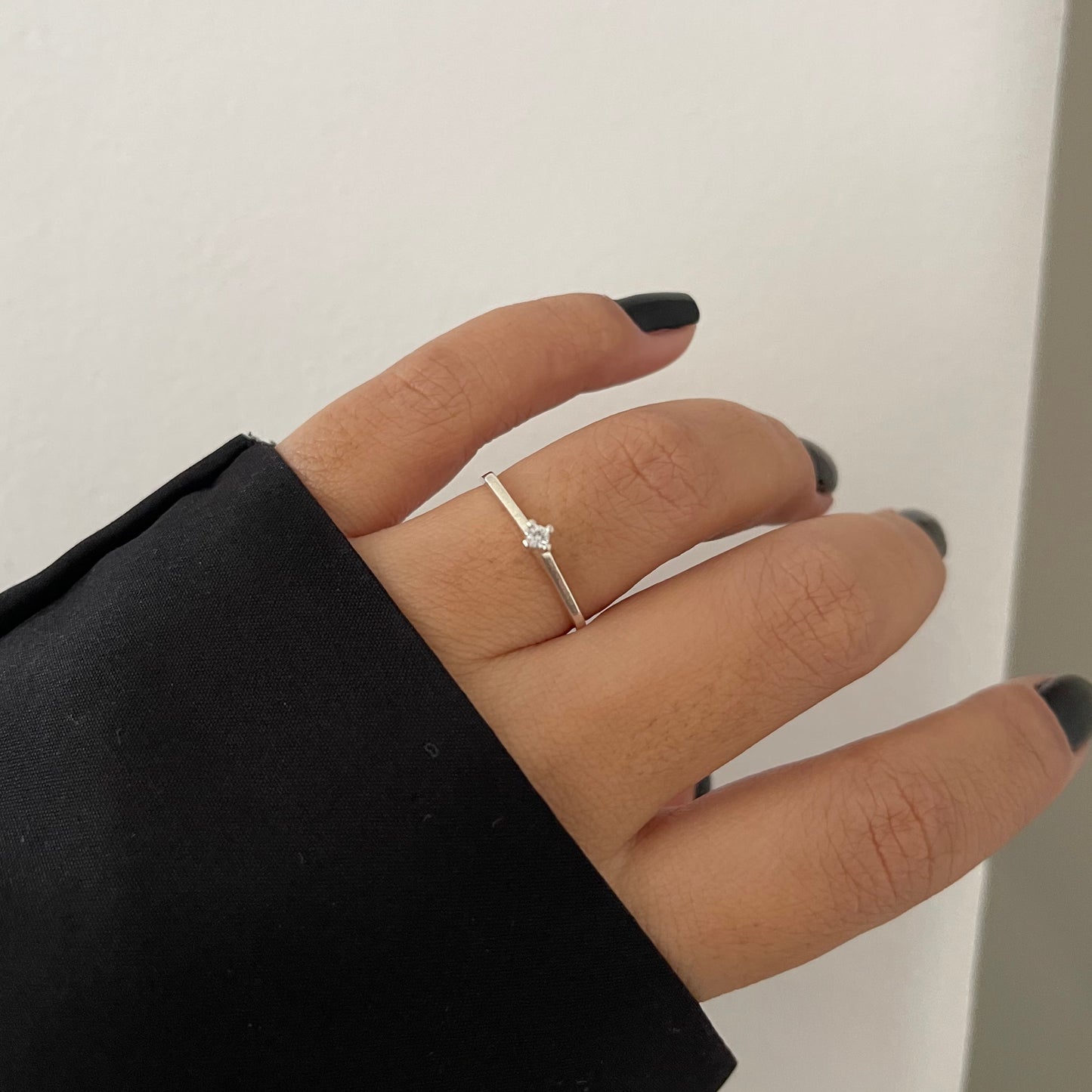 Anel solitário minimalista