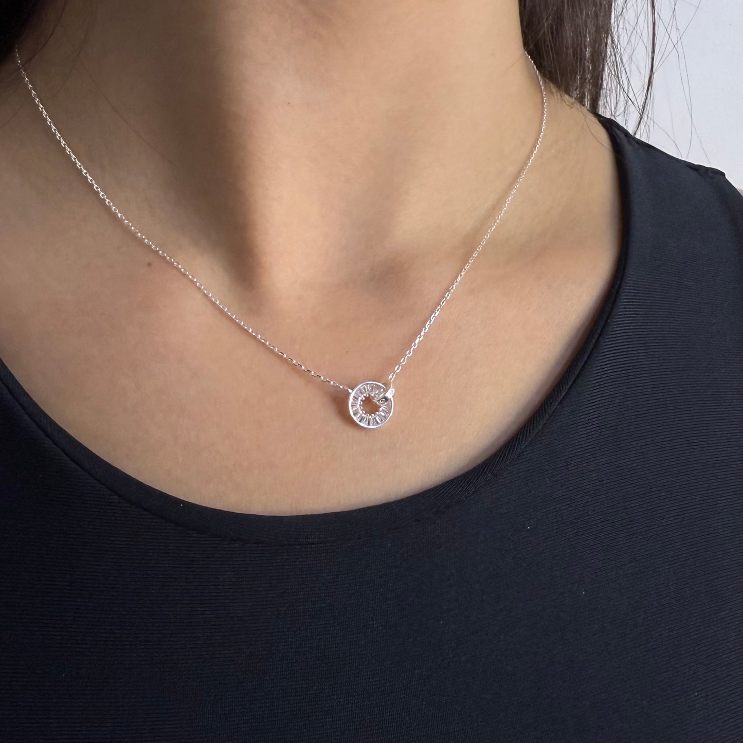 Colar círculo com zircônia