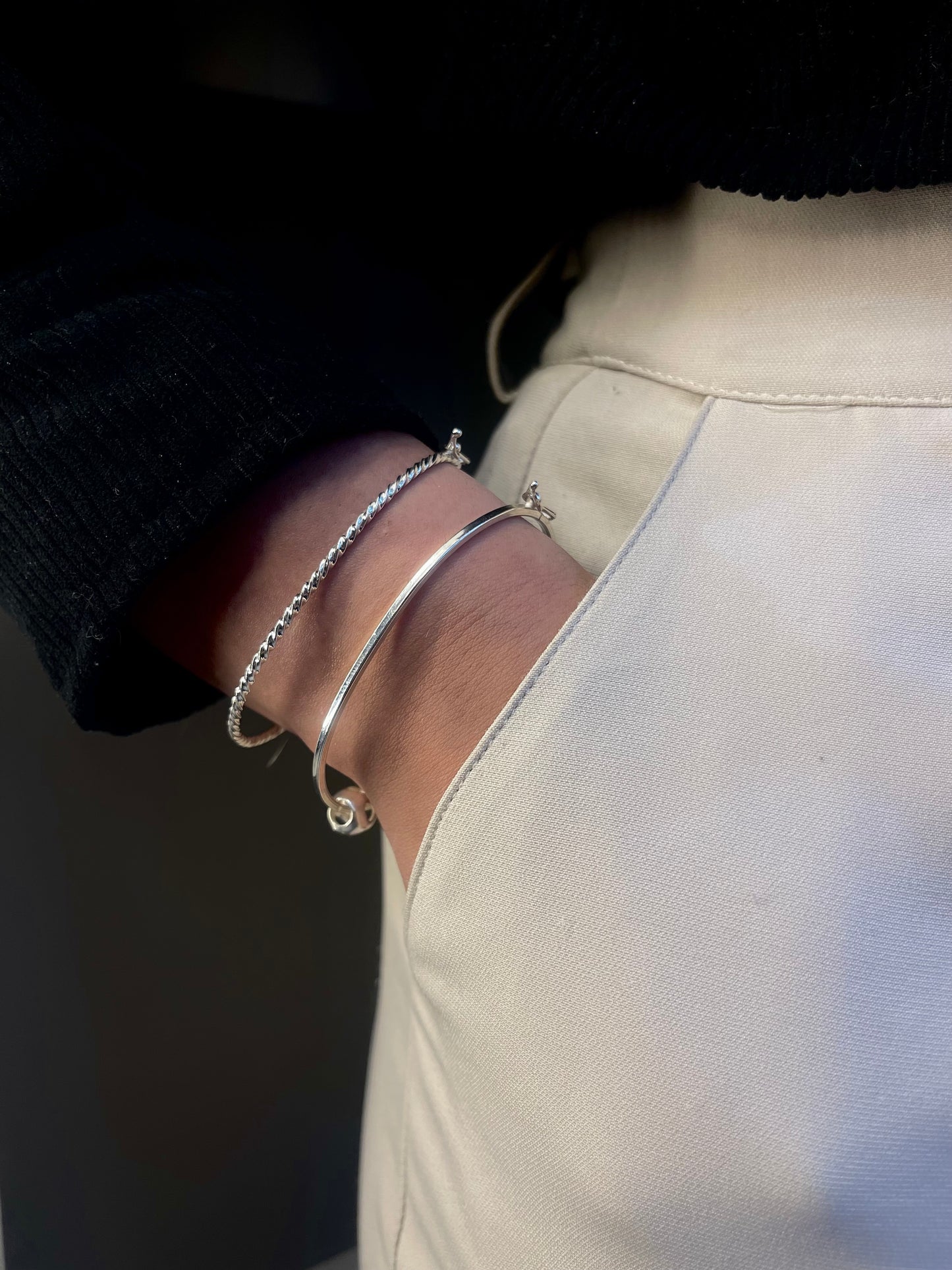 Bracelete liso fino (fio quadrado)