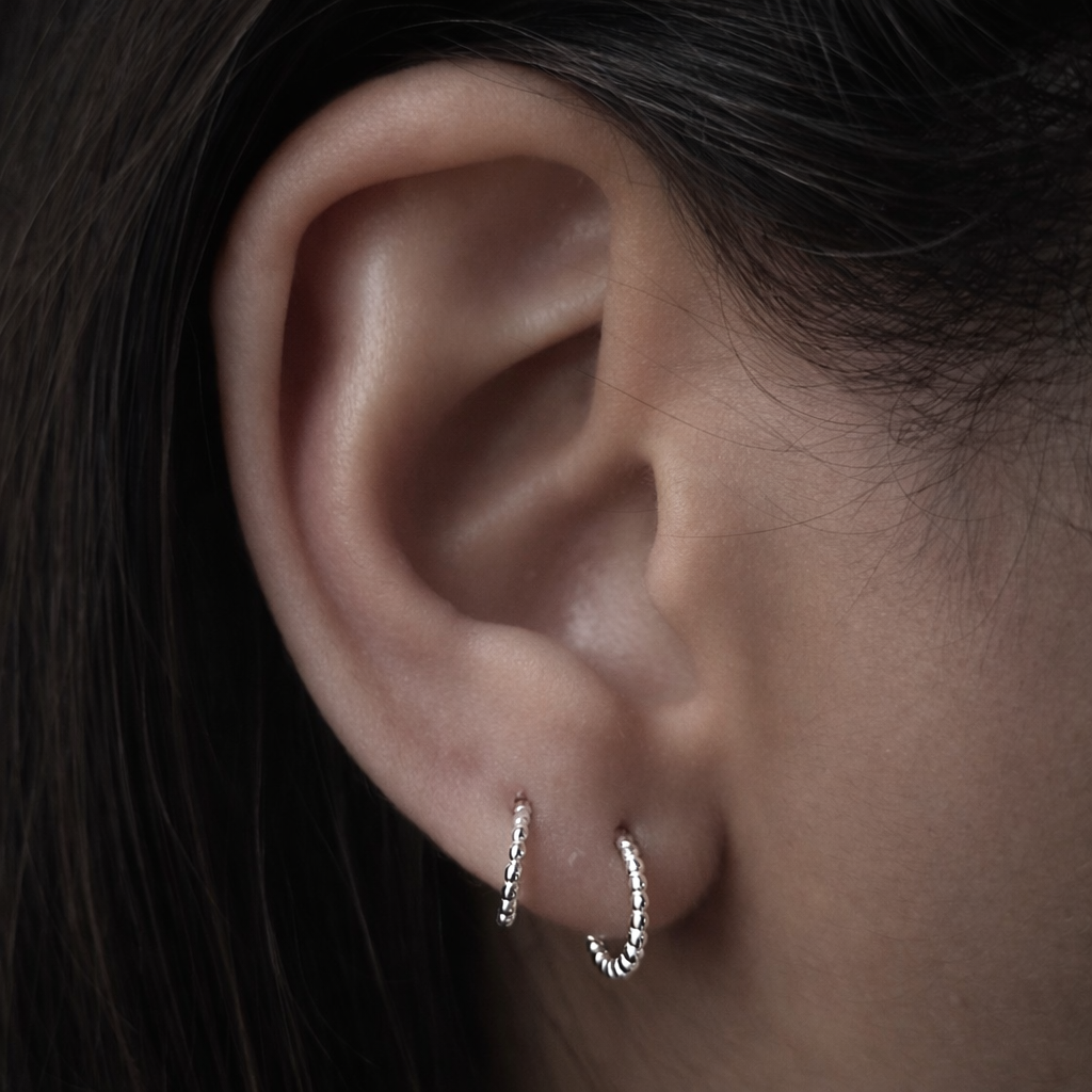 Brinco Mini Argola Bolinhas