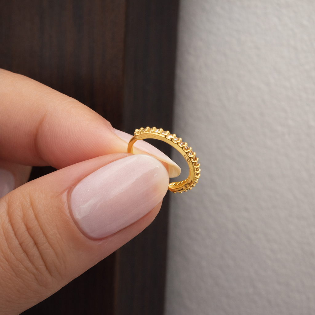 Piercing Argola Cravejada Conch (Banho de Ouro)