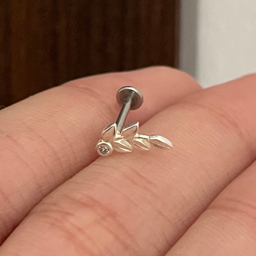 Piercing Conch/Helix Raminho em (Prata 925)